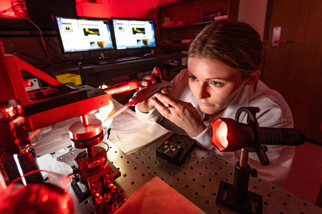 Researcher performs acoustic tweezing in lab