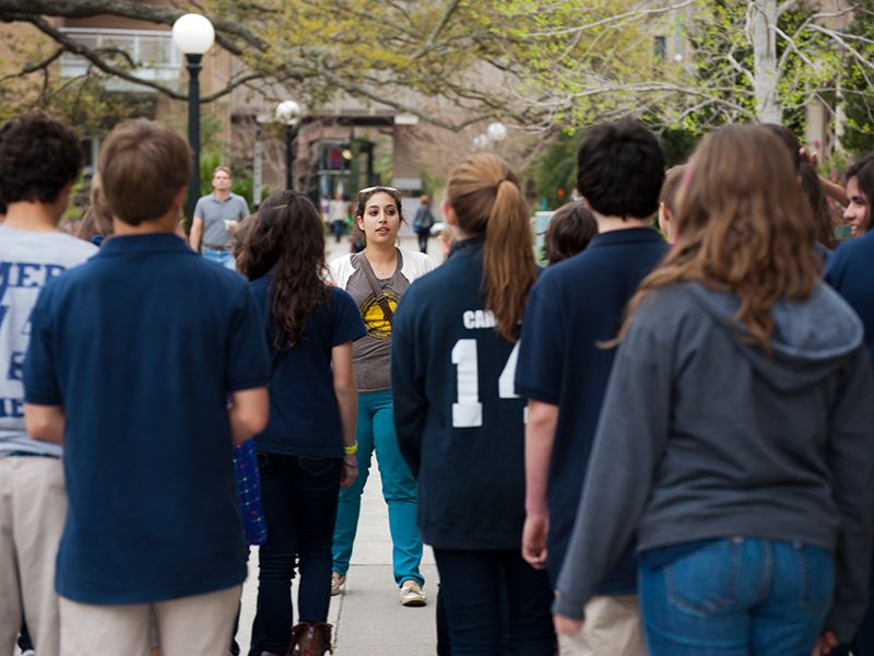 Student leads campus tour